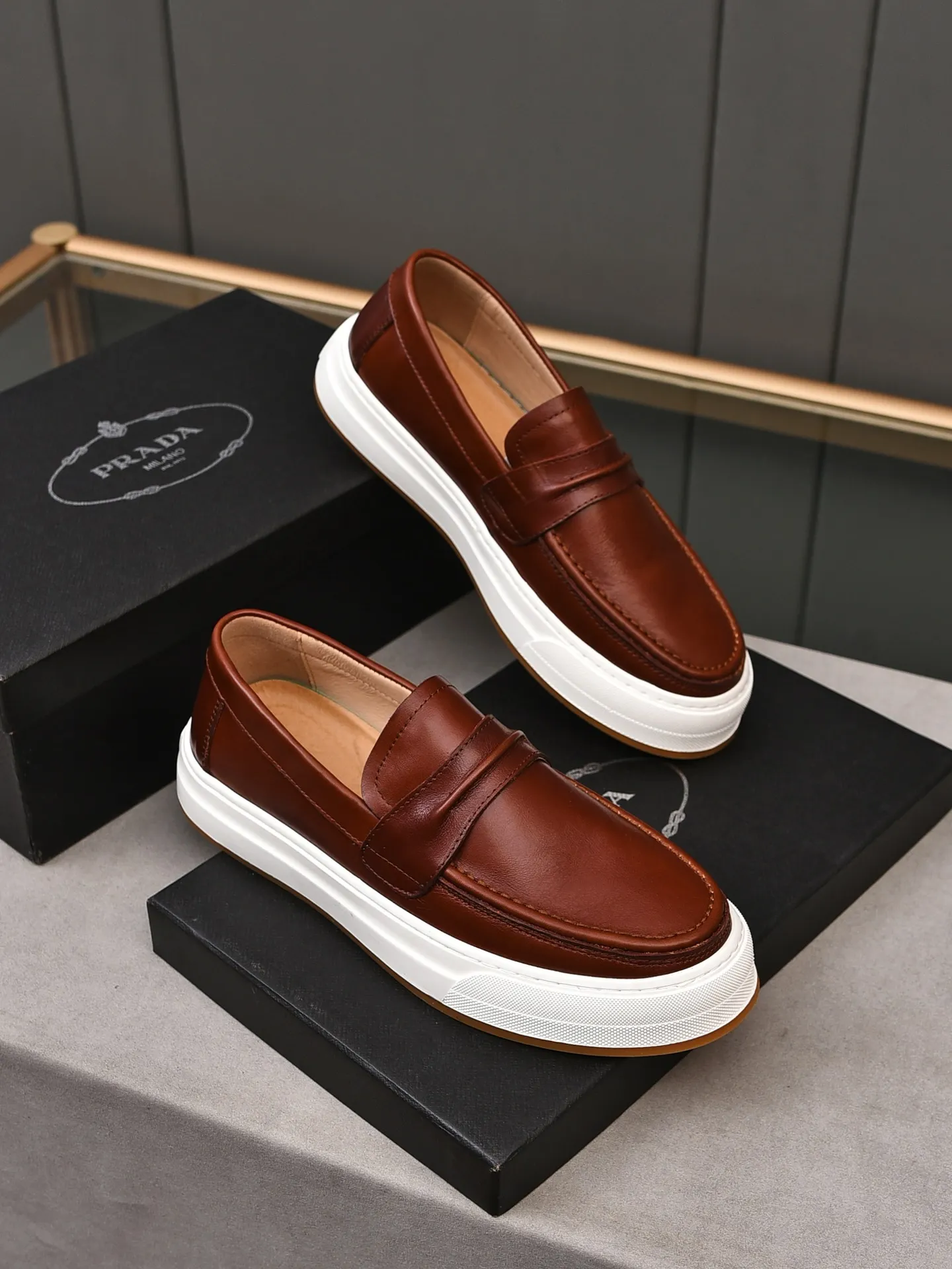 👟👟👟Men's Men's Shoes💰P440 [Top Cowhide]🆕🔥New Updates🔥👟PRADA (Prada) new products are released, imported soft cowhide, fashionable to allow air to penetrate the entire shoe, Niu B's shoes [strong] bring an extremely comfortable and breathable feeling! Beautiful inside and out! Exquisite workmanship, top-grade cowhide material, 😌Size: 38~44, single color choice.